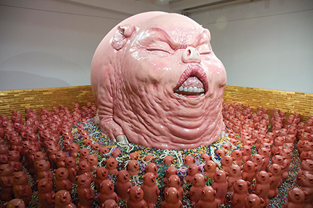 Skulptur von Chen Wenling aus der Ausstellung „Der Gott des Materialismus (Beijing , 2008)