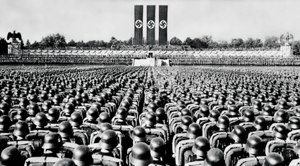 Moderner Ausdruck der Phänomenologie von ru 如 (uniformierte Horde): Manipulation des Massenbewusstseins durch Hitler und Goebbels um 1943